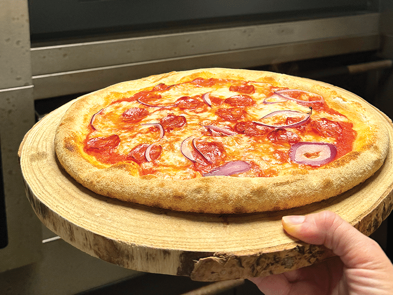 Sauce tomate San Marzano DOP, mozzarella fior di latte, Peperoni, oignons rouges - Napoli Factory